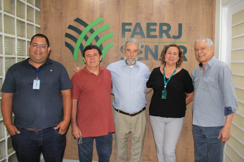 (Da esquerda para Direita) 
Luiz Penteado, presidente da Federação Nacional dos Trabalhadores em Transportes Aquaviários e Afins (FNTTAA); Raquel Lima,coordenadora Regional e Pedagógica de Ensino Técnico; Rodolfo Tavares, presidente da FAERJ/SENAR Rio; José Ignácio, presidente do Sindicato dos Armadores de Pesca do estado do RJ e Maxuel José Monteiro da Costa, presidente do Sindicato dos Pescadores do Rio de Janeiro e Espírito Santo (SIPERJES). 
