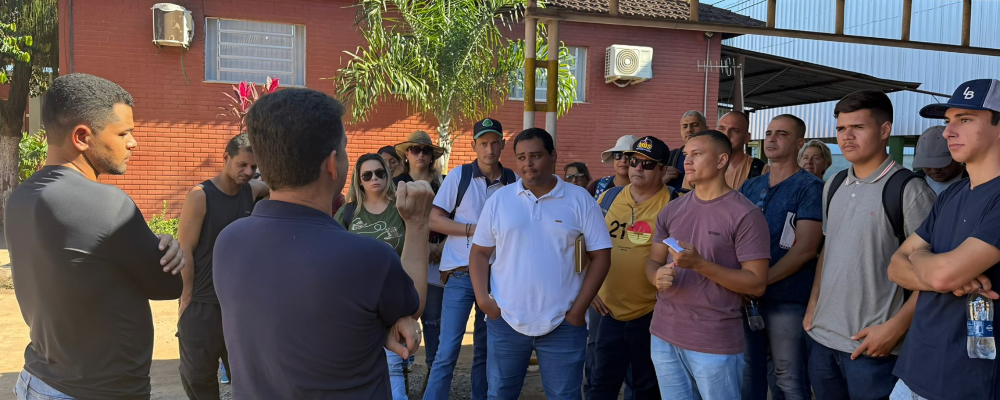 Aula sobre Cooperativismo destaca a importância da união no agronegócio para alunos dos cursos técnicos em Agropecuária e Zootecnia do SENAR